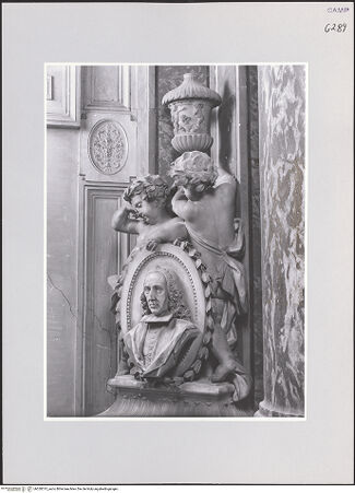 Vorderseite von ICCD [https://www.deutsche-digitale-bibliothek.de/content/lizenzen/rv-ez/] Grabmal des Giureconsulto Vincenzo Ippolito - Seitenansicht, bh520315_recto. Foto.