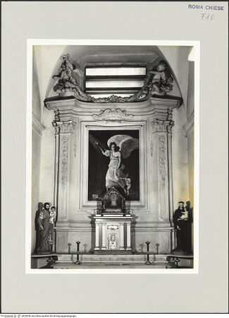 Vorderseite von Sopr. BAS ROMA [https://www.deutsche-digitale-bibliothek.de/content/lizenzen/rv-ez/] Altaraufbau - , bh520538_recto. Foto.