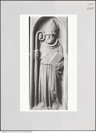 Vorderseite von Pedicini, Luciano [https://www.deutsche-digitale-bibliothek.de/content/lizenzen/rv-ez/] Altar mit der Figur Johannes des TäufersSeitenreliefe der Altarmensa: Apostel und Heiliger Bischof - Ein heilige Bischof, bh520809_recto. Foto: Pedicini, Luciano.