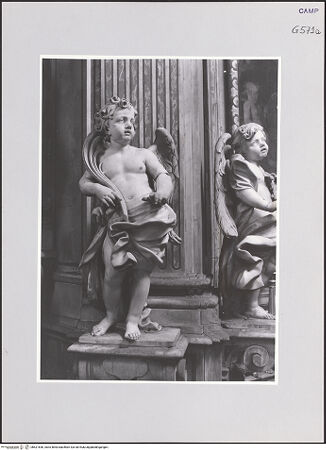 Vorderseite von ICCD [https://www.deutsche-digitale-bibliothek.de/content/lizenzen/rv-ez/] Ausstattung der Kapelle der ImmaculataVier Engel mit Mariensymbole - Gesamtansicht, bh521640_recto. Foto.