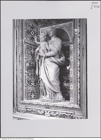 Vorderseite von ICCD [https://www.deutsche-digitale-bibliothek.de/content/lizenzen/rv-ez/] Madonna - Ansicht von rechts, bh521672_recto. Foto.