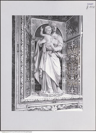 Vorderseite von ICCD [https://www.deutsche-digitale-bibliothek.de/content/lizenzen/rv-ez/] Madonna - Ansicht von links, bh521673_recto. Foto.