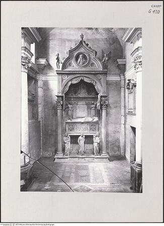 Vorderseite von ICCD [https://www.deutsche-digitale-bibliothek.de/content/lizenzen/rv-ez/] Grabmal des Kardinals Rinaldo Brancaccio (gest. 1427) - Gesamtansicht, bh521684_recto. Foto.