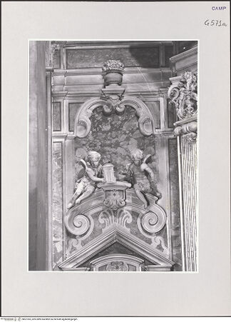 Vorderseite von ICCD [https://www.deutsche-digitale-bibliothek.de/content/lizenzen/rv-ez/] Ausstattung der Kapelle der ImmaculataEngel mit Mariensymbole - Gesamtansicht, bh521695_recto. Foto.