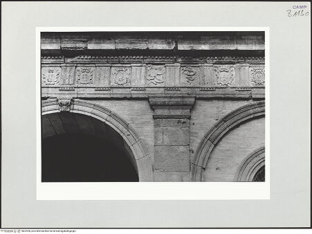 Vorderseite von Chemollo, Alessandra [https://www.deutsche-digitale-bibliothek.de/content/lizenzen/rv-ez/] Palazzo Reale - Detail, Fries, bh522956_recto. Foto: Chemollo, Alessandra.