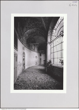 Vorderseite von Chemollo, Alessandra [https://www.deutsche-digitale-bibliothek.de/content/lizenzen/rv-ez/] Santa Maria della Sanità - Galerie, bh523000_recto. Foto: Chemollo, Alessandra.