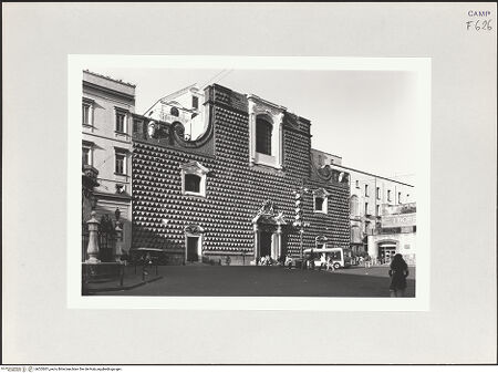 Vorderseite von Chemollo, Alessandra [https://www.deutsche-digitale-bibliothek.de/content/lizenzen/rv-ez/] Chiesa del Gesù NuovoFassade - Seitenansicht von links, bh523001_recto. Foto: Chemollo, Alessandra.