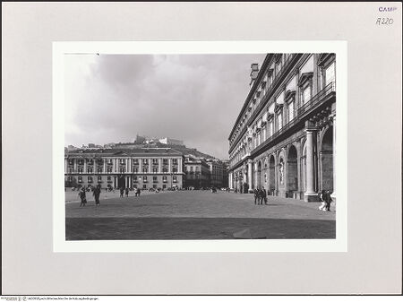 Vorderseite von Chemollo, Alessandra [https://www.deutsche-digitale-bibliothek.de/content/lizenzen/rv-ez/] Piazza del Plebiscito - Teilansicht von Südosten, bh523023_recto. Foto: Chemollo, Alessandra.