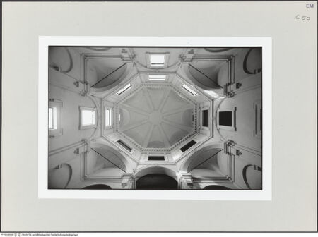 Vorderseite von Chemollo, Alessandra [https://www.deutsche-digitale-bibliothek.de/content/lizenzen/rv-ez/] Palazzo della PilottaTreppenhaus mit dreiläufiger Ehrentreppe - Blick in die Kuppel, bh524724_recto. Foto: Chemollo, Alessandra.