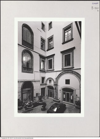 Vorderseite von Chemollo, Alessandra [https://www.deutsche-digitale-bibliothek.de/content/lizenzen/rv-ez/] Palazzo Giusso - Innenhof, Wandaufriss, bh524737_recto. Foto: Chemollo, Alessandra.