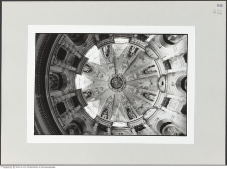 Vorderseite von Chemollo, Alessandra [https://www.deutsche-digitale-bibliothek.de/content/lizenzen/rv-ez/] San GirolamoSanti Simone e Taddeo - Rotonda dei Santi Simone e Taddeo, Blick in die Kuppel, bh524742_recto. Foto: Chemollo, Alessandra.