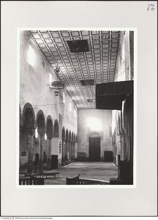 Vorderseite von Bibliotheca Hertziana [https://www.deutsche-digitale-bibliothek.de/content/lizenzen/rv-fz/] Cattedrale - Blick in Richtung Innenfassade, bh524803_recto. Foto: Schwarz, Heinrich Mathias.