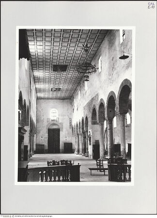 Vorderseite von Bibliotheca Hertziana [https://www.deutsche-digitale-bibliothek.de/content/lizenzen/rv-fz/] Cattedrale - Blick in Richtung Innenfassade, bh524804_recto. Foto: Schwarz, Heinrich Mathias.