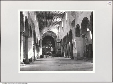Vorderseite von Bibliotheca Hertziana [https://www.deutsche-digitale-bibliothek.de/content/lizenzen/rv-fz/] Cattedrale - Blick in Richtung Presbyterium, bh524805_recto. Foto: Schwarz, Heinrich Mathias.