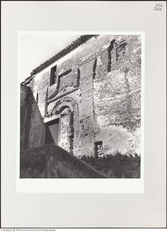 Vorderseite von Bibliotheca Hertziana [https://www.deutsche-digitale-bibliothek.de/content/lizenzen/rv-fz/] CattedraleSüdseite und Südquerhausarm - Detail: Portal und Wand von Südosten, bh524816_recto. Foto: Schwarz, Heinrich Mathias.