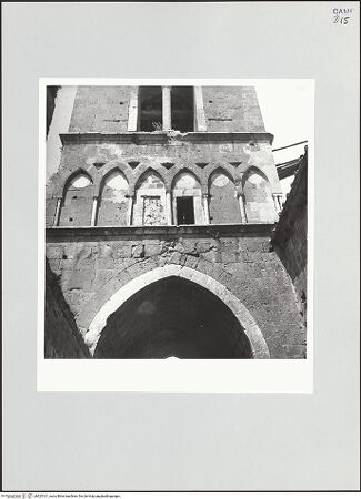 Vorderseite von Bibliotheca Hertziana [https://www.deutsche-digitale-bibliothek.de/content/lizenzen/rv-fz/] DuomoTurm - Detail, Ostarkade, bh525101_recto. Foto: Schwarz, Heinrich Mathias.