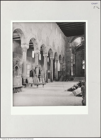 Vorderseite von Bibliotheca Hertziana [https://www.deutsche-digitale-bibliothek.de/content/lizenzen/rv-fz/] Duomo - Mittelschiff und Nordseitenschiff Richtung Presbyterium, bh525147_recto. Foto: Schwarz, Heinrich Mathias.