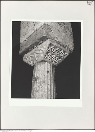 Vorderseite von Bibliotheca Hertziana [https://www.deutsche-digitale-bibliothek.de/content/lizenzen/rv-fz/] SkulpturKapitelle der Krypta - Seitenansicht, bh525392_recto. Foto: Schwarz, Heinrich Mathias.