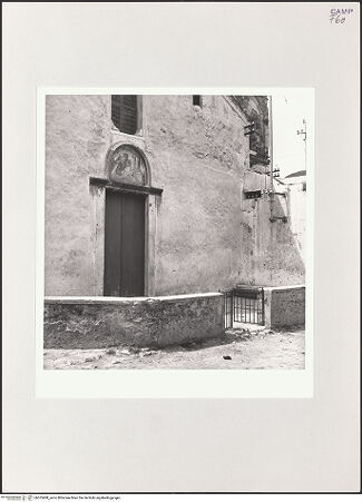 Vorderseite von Bibliotheca Hertziana [https://www.deutsche-digitale-bibliothek.de/content/lizenzen/rv-fz/] Santa Maria a Gradillo - Hauptportal, bh525408_recto. Foto: Schwarz, Heinrich Mathias.