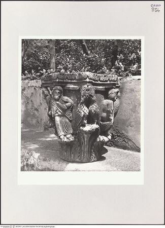 Vorderseite von Bibliotheca Hertziana [https://www.deutsche-digitale-bibliothek.de/content/lizenzen/rv-fz/] Figurenkapitell - Teilansicht, bh525411_recto. Foto: Schwarz, Heinrich Mathias.