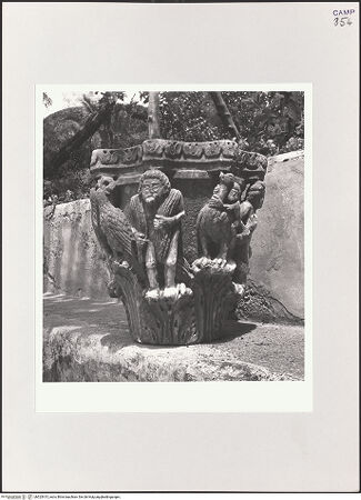 Vorderseite von Bibliotheca Hertziana [https://www.deutsche-digitale-bibliothek.de/content/lizenzen/rv-fz/] Figurenkapitell - Teilansicht, bh525415_recto. Foto: Schwarz, Heinrich Mathias.