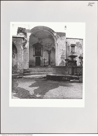 Vorderseite von Bibliotheca Hertziana [https://www.deutsche-digitale-bibliothek.de/content/lizenzen/rv-fz/] Fontana moresca - Ansicht vor dem Hintergrund einer Kirchenruine (Sant'Agostino), bh525422_recto. Foto: Schwarz, Heinrich Mathias.