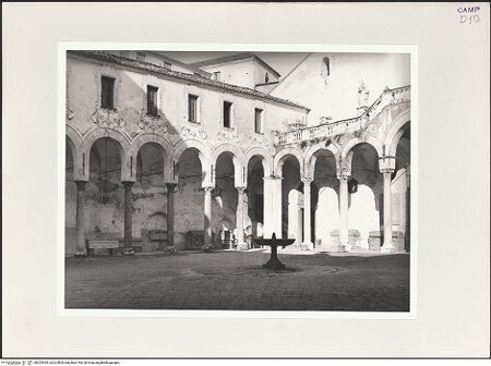 Vorderseite von Bibliotheca Hertziana [https://www.deutsche-digitale-bibliothek.de/content/lizenzen/rv-fz/] Duomo & San Matteo - Innenhof und nordostliche Ecke, bh525435_recto. Foto: Schwarz, Heinrich Mathias.