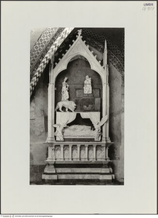 Vorderseite von Hirmer Fotoarchiv [https://rightsstatements.org/page/CNE/1.0/] Grabmal des Johann von Brienne - Gesamtansicht, bh525486_recto. Foto.