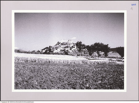 Vorderseite von Bibliotheca Hertziana [https://www.deutsche-digitale-bibliothek.de/content/lizenzen/rv-fz/] Ansicht mit Burg von Süden, bh526240_recto. Foto: Schwarz, Heinrich Mathias.