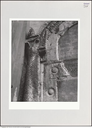 Vorderseite von Bibliotheca Hertziana [https://www.deutsche-digitale-bibliothek.de/content/lizenzen/rv-fz/] Querhausportal - Detail, bh526263_recto. Foto: Schwarz, Heinrich Mathias.