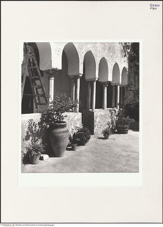 Vorderseite von Bibliotheca Hertziana [https://www.deutsche-digitale-bibliothek.de/content/lizenzen/rv-fz/] Ex Convento dei Francescani / Ehemaliges Franziskanerkloster - Arkade, bh526282_recto. Foto: Schwarz, Heinrich Mathias.