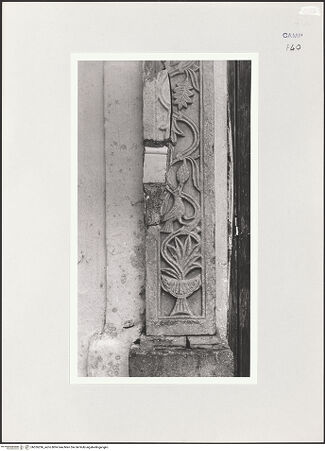 Vorderseite von Bibliotheca Hertziana [https://www.deutsche-digitale-bibliothek.de/content/lizenzen/rv-fz/] Hauptportal - Linker Türpfosten, bh526296_recto. Foto: Schwarz, Heinrich Mathias.