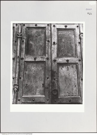 Vorderseite von Bibliotheca Hertziana [https://www.deutsche-digitale-bibliothek.de/content/lizenzen/rv-fz/] Bronzetür - Detail: Maria, Christus und die Heiligen Pantaleon und Sebastian, bh526299_recto. Foto: Schwarz, Heinrich Mathias.