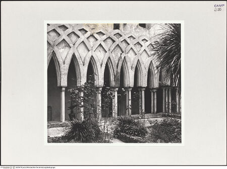 Vorderseite von Bibliotheca Hertziana [https://www.deutsche-digitale-bibliothek.de/content/lizenzen/rv-fz/] DuomoChiostro del Paradiso - Blick in den Innenhof, bh526310_recto. Foto: Schwarz, Heinrich Mathias.