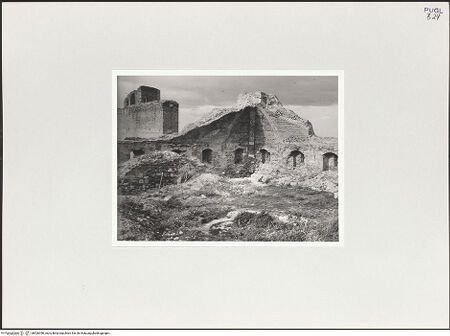 Vorderseite von Bibliotheca Hertziana [https://www.deutsche-digitale-bibliothek.de/content/lizenzen/rv-fz/] Fortezza AngioinaPalast Friedrichs II. - Gewölbe der Nordecke von Süden, bh526356_recto. Foto: Schwarz, Heinrich Mathias.