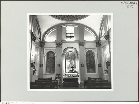 Vorderseite von Sopr. BAS ROMA [https://www.deutsche-digitale-bibliothek.de/content/lizenzen/rv-ez/] Sant'Andrea in Via Flaminia - Blick zum Altar, bh527432_recto. Foto.