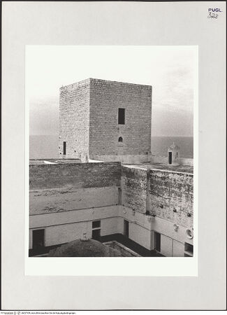 Vorderseite von Bibliotheca Hertziana [https://www.deutsche-digitale-bibliothek.de/content/lizenzen/rv-fz/] CastelloNordwestlicher Turm - Ansicht von Südosten, bh527459_recto. Foto: Schwarz, Heinrich Mathias.