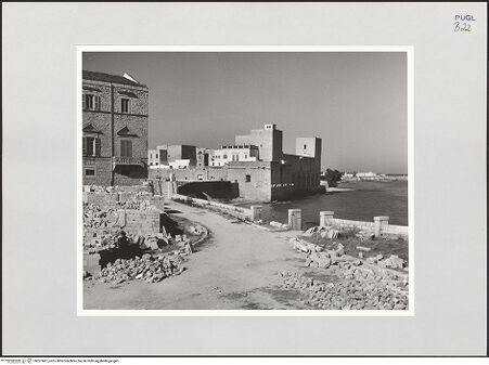 Vorderseite von Bibliotheca Hertziana [https://www.deutsche-digitale-bibliothek.de/content/lizenzen/rv-fz/] Castello - Ansicht von Nordosten, bh527461_recto. Foto: Schwarz, Heinrich Mathias.