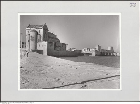 Vorderseite von Bibliotheca Hertziana [https://www.deutsche-digitale-bibliothek.de/content/lizenzen/rv-fz/] Cattedrale - Ansicht von Nordosten, bh527463_recto. Foto: Schwarz, Heinrich Mathias.