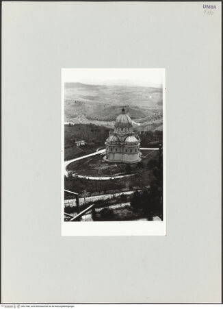 Vorderseite von Bibliotheca Hertziana [https://www.deutsche-digitale-bibliothek.de/content/lizenzen/rv-fz/] Santa Maria della Consolazione - Ansicht von Nordosten, bh527480_recto. Foto: Schwarz, Heinrich Mathias.