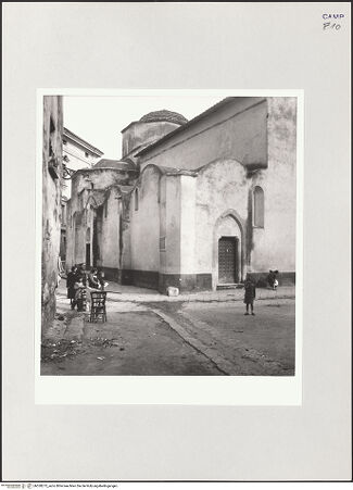 Vorderseite von Bibliotheca Hertziana [https://www.deutsche-digitale-bibliothek.de/content/lizenzen/rv-fz/] Santa Maria a Piazza - Teilansicht der Fassade und der linke Seite, bh528273_recto. Foto: Schwarz, Heinrich Mathias.