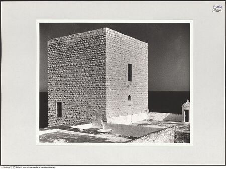 Vorderseite von Bibliotheca Hertziana [https://www.deutsche-digitale-bibliothek.de/content/lizenzen/rv-fz/] CastelloNordwestlicher Turm - Ansicht von Südosten, bh528299_recto. Foto: Schwarz, Heinrich Mathias.