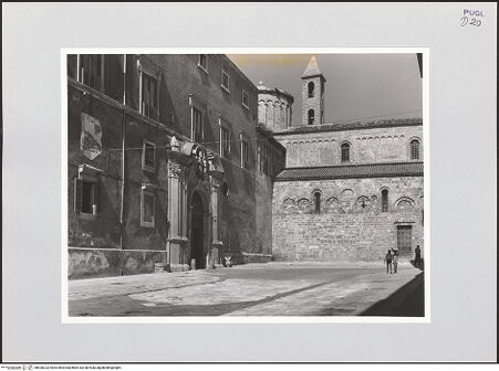 Vorderseite von Bibliotheca Hertziana [https://www.deutsche-digitale-bibliothek.de/content/lizenzen/rv-fz/] DuomoSüdflanke und Südquerhaus - Teilansicht von Südosten, bh528323_recto. Foto: Schwarz, Heinrich Mathias.