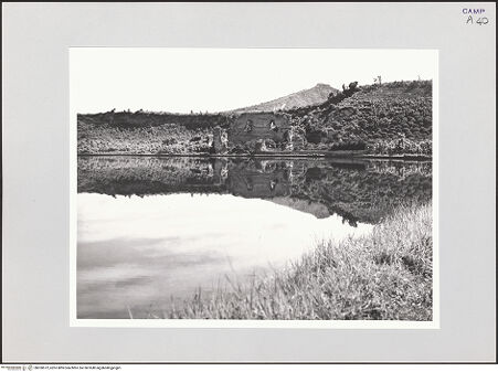 Vorderseite von Bibliotheca Hertziana [https://www.deutsche-digitale-bibliothek.de/content/lizenzen/rv-fz/] Tempio d'Apollo al Lago d'Averno - Ansicht von Südwesten, bh528572_recto. Foto: Schwarz, Heinrich Mathias.