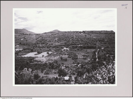 Vorderseite von Bibliotheca Hertziana [https://www.deutsche-digitale-bibliothek.de/content/lizenzen/rv-fz/] Stadt - Landschaft um Pozzuoli, bh528574_recto. Foto: Schwarz, Heinrich Mathias.