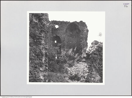 Vorderseite von Bibliotheca Hertziana [https://www.deutsche-digitale-bibliothek.de/content/lizenzen/rv-fz/] Sant'Eustachio - Blick in die Ruine Richtung Apsis, bh528583_recto. Foto: Schwarz, Heinrich Mathias.