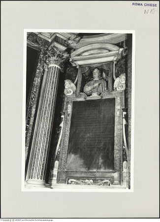 Vorderseite von Sopr. BAS ROMA [https://www.deutsche-digitale-bibliothek.de/content/lizenzen/rv-ez/] Grabmal des Aegidius Ursinus de Vivariis, gest. 1647 - , bh529207_recto. Foto.