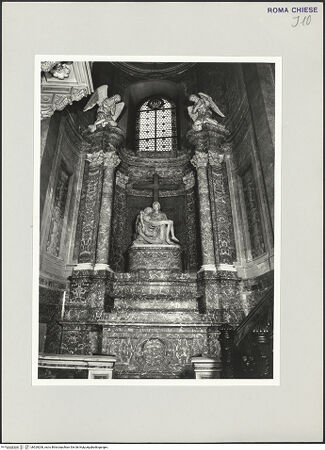 Vorderseite von Sopr. BAS ROMA [https://www.deutsche-digitale-bibliothek.de/content/lizenzen/rv-ez/] Pietà - Altar - , bh529208_recto. Foto.