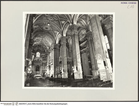 Vorderseite von Sopr. BAS ROMA [https://www.deutsche-digitale-bibliothek.de/content/lizenzen/rv-ez/] Santa Maria dell'AnimaMittelschiff - Blick zum Chor und ins rechte Seitenschiff, bh529217_recto. Foto.