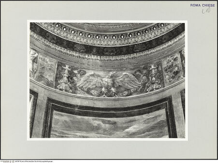 Vorderseite von Sopr. BAS ROMA [https://www.deutsche-digitale-bibliothek.de/content/lizenzen/rv-ez/] KapellenausmalungIllusionistischer Fries mit Wappen von Kardinal Enckenvoirt und Putten - , bh530310_recto. Foto.